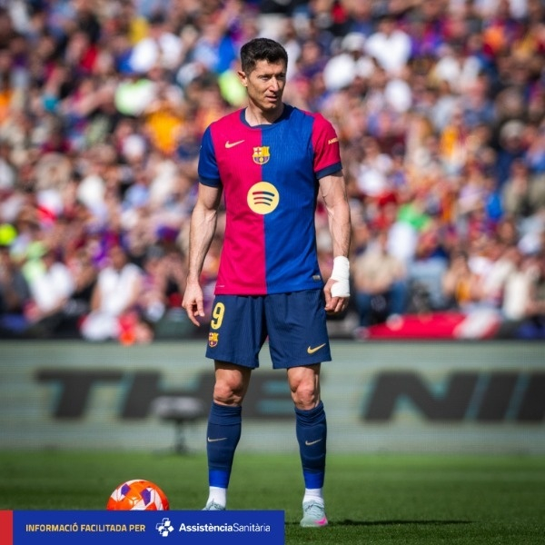 开云体育-包含大比分获胜引发热议!,莱万多夫斯基在巴塞罗那比赛中大比分获胜比赛高潮迭起的词条