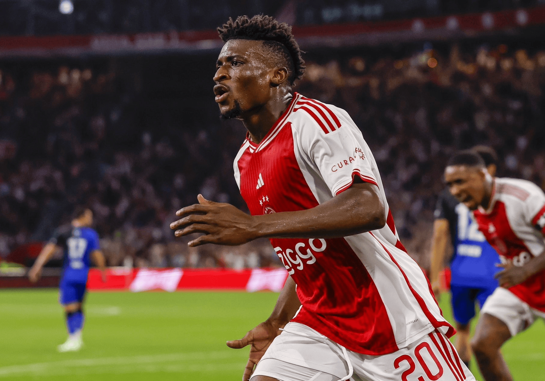 包含今夜英超传出新动向，西汉姆再遭质疑，管理层表态：悬念犹存，更衣室氛围转暖的词条